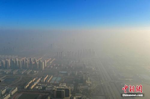 資料圖：某高樓上鳥(niǎo)瞰的天津。<a target='_blank' href='http://www.chinanews.com/'>中新社</a>記者 佟郁 攝