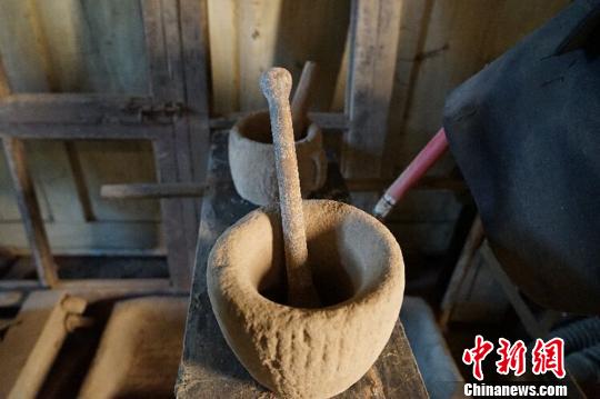 何世前收藏的“老物件”?！￡愃?攝