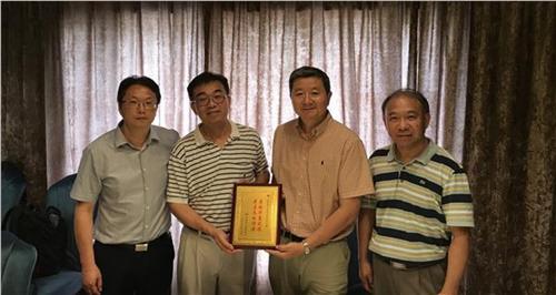 中國(guó)僑網(wǎng)杜偉會(huì)見全美中文學(xué)校協(xié)會(huì)副會(huì)長(zhǎng)胡國(guó)榮一行。