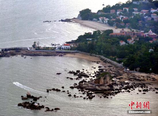 俯拍的鼓浪嶼一角。 張斌 攝