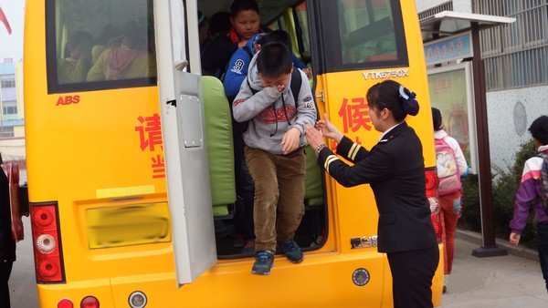 半月數(shù)起幼童遺落校車致死，誰之過