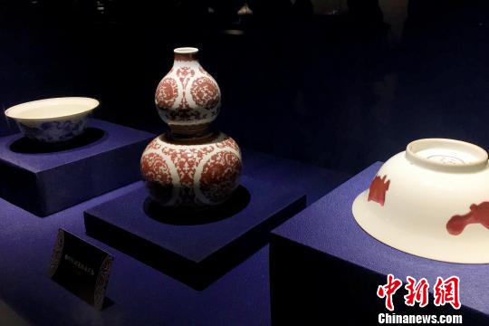 “明韻清風(fēng)——景德鎮(zhèn)窯皇家瓷器藝術(shù)展”10日在安徽合肥開展。此次展覽共展出130余件(套)明清時期景德鎮(zhèn)窯瓷器?！垙?qiáng) 攝