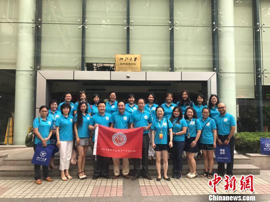 中國僑網(wǎng)8國20名華文教師在杭州開啟了為期10天的海外華華文教師師資培訓活動?！≌憬⊥鈨S辦　攝