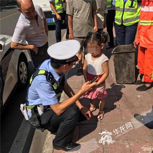 三歲女孩要坐搖搖車(chē) 大馬路上走丟“媽媽不要我了”