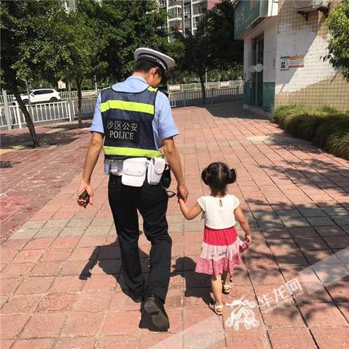 三歲女孩要坐搖搖車(chē) 大馬路上走丟“媽媽不要我了”