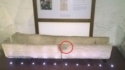 英國博物館800年石棺被參觀者損壞 （圖片來源：普里特威爾修道院博物館）。
