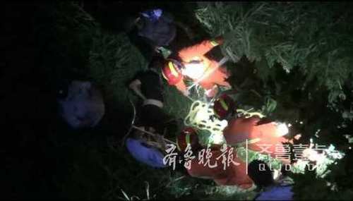 福山一男子酒后跳河落入7米深草叢，腰部受傷終獲救