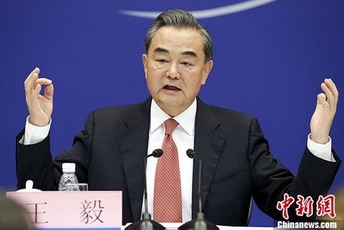 8月30日，中國(guó)外交部舉辦金磚國(guó)家領(lǐng)導(dǎo)人第九次會(huì)晤和新興市場(chǎng)國(guó)家與發(fā)展中國(guó)家對(duì)話會(huì)中外媒體吹風(fēng)會(huì)。中國(guó)外交部長(zhǎng)王毅在會(huì)上表示，金磚國(guó)家不是封閉的俱樂(lè)部，金磚合作的影響也遠(yuǎn)遠(yuǎn)超出五國(guó)范疇?！敖鸫u+”模式將充分釋放金磚合作的積極效應(yīng)。 <a target='_blank' href='http://www.chinanews.com/'>中新社</a>記者 李慧思 攝