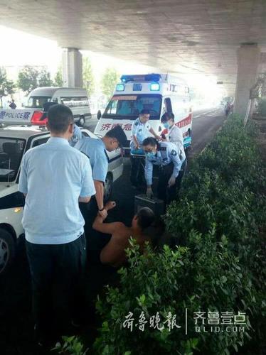 喝大了！醉酒男子竟躺在濟(jì)南BRT車(chē)道內(nèi)呼呼大睡