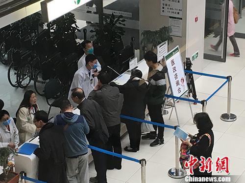 資料圖：北京協(xié)和醫(yī)院醫(yī)改咨詢臺(tái)。湯琪 攝