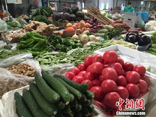 資料圖：菜市場各種蔬菜。<a target='_blank' href='http://www.chinanews.com/' >中新網(wǎng)</a> 種卿 攝