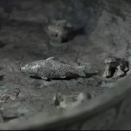 再仔細(xì)想想，在容器底部裝上萌萌的小動物，這個創(chuàng)意有沒有似曾相識？