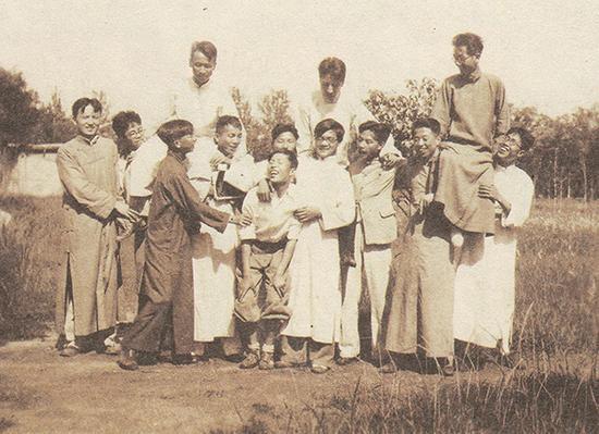 夏鼐與王栻、徐賢修、吳景榮等同鄉(xiāng)同學(xué)的合影