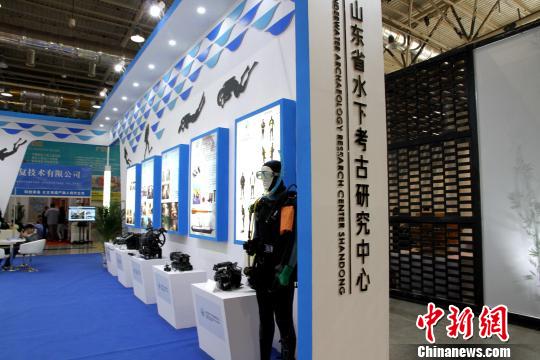 圖為山東省水下考古裝備展區(qū)?！≡鴿?攝