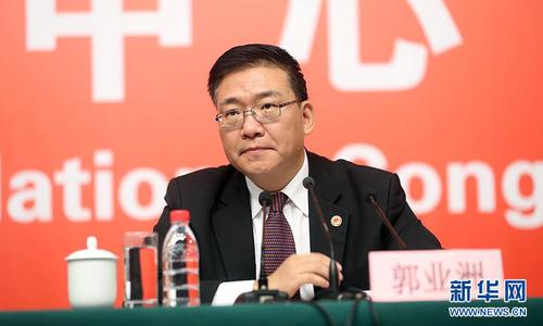 10月21日，十九大新聞中心舉辦記者招待會，邀請中共中央統(tǒng)戰(zhàn)部常務副部長張裔炯、副部長冉萬祥，中共中央對外聯(lián)絡部副部長郭業(yè)洲介紹黨的統(tǒng)一戰(zhàn)線工作和黨的對外交往情況，并回答記者提問。圖為中共中央對外聯(lián)絡部副部長郭業(yè)洲。新華網(wǎng) 郝廣鵬 攝 圖片來源：新華網(wǎng)