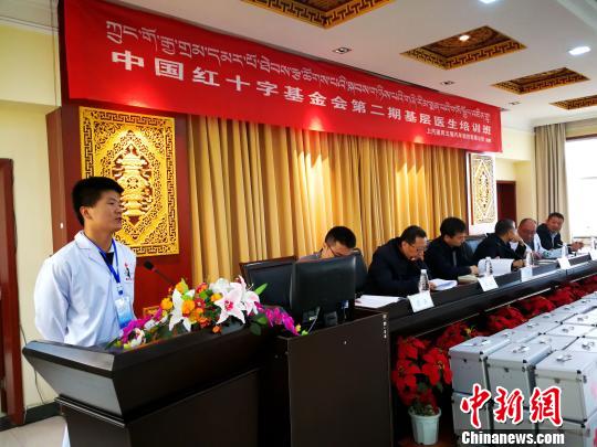 基層藏醫(yī)在培訓(xùn)班上發(fā)表心得體會?！?zhí)砀?攝