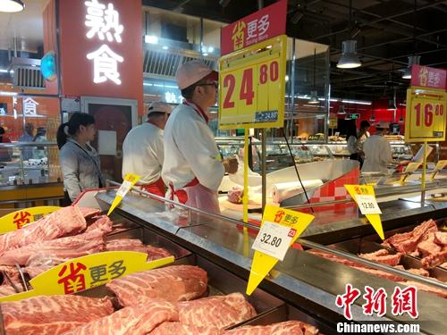 市民在超市里的購物。<a target='_blank' href='http://www.chinanews.com/' >中新網(wǎng)</a>記者 李金磊 攝
