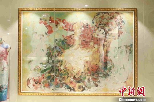 展品——大型仿油畫彩色織錦《金貴妃》?！堦牢?攝