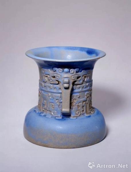 宜興窯仿古銅紋尊，明，高15.2cm,口徑15.2cm,足距15.4cm.