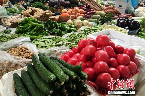 北京百萬莊附近一家農(nóng)貿(mào)市場。<a target='_blank' href='http://www.chinanews.com/' >中新網(wǎng)</a> 種卿 攝