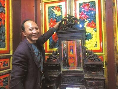 51歲的楊躍宣自遇假畫(huà)后，收藏興趣便轉(zhuǎn)向古建。