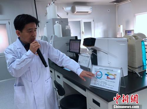 最新數(shù)據(jù)顯示，截至11月底，今年北京市PM2.5累計濃度為每立方米58微克，同比降幅13.4%，較2013年同期下降35.6%。<a target='_blank' href='http://www.chinanews.com/'>中新社</a>記者 阮煜琳 攝