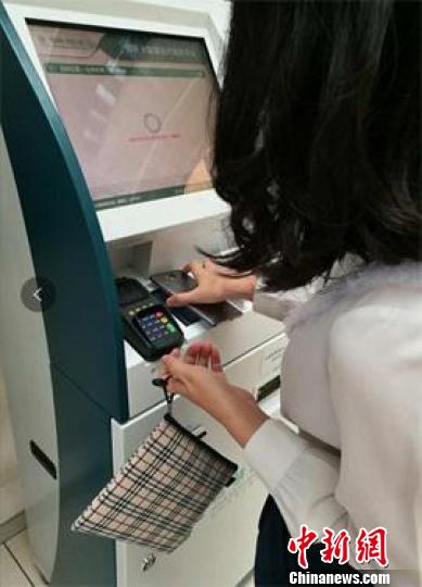 圖為：杭州實現(xiàn)無現(xiàn)金看病。杭州市衛(wèi)計委供圖