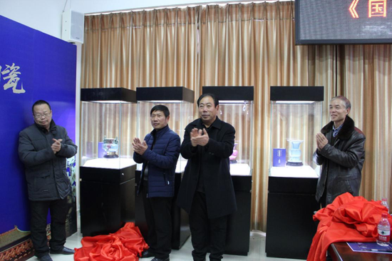 國寶再造大師晉曉瞳、王建偉、劉建軍、苗長強(qiáng)（從左至右）為作品隆重揭幕