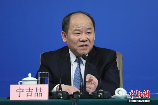 中國國家發(fā)展和改革委員會副主任、國家統(tǒng)計(jì)局局長寧吉喆。<a target='_blank' href='http://www.chinanews.com/'>中新社</a>記者 盛佳鵬 攝