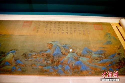 資料圖：正在布展中的《千里江山圖》。中新社記者 杜洋 攝