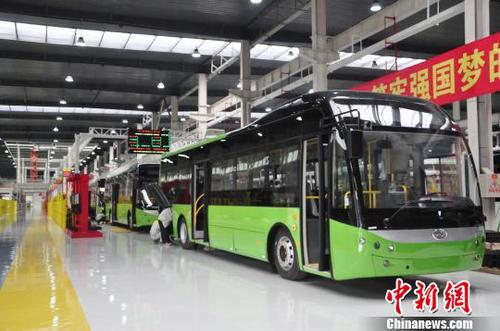 圖為廣西貴港市華奧新能源汽車(chē)有限公司新能源汽車(chē)生產(chǎn)作業(yè)區(qū)?！＄娊ㄉ骸z