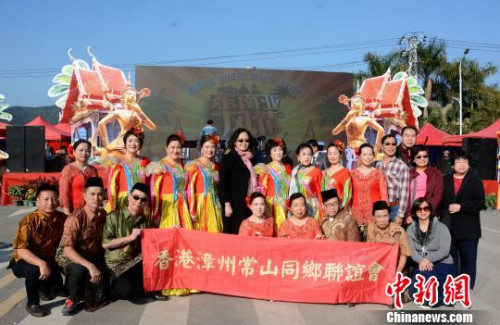 出席活動(dòng)嘉賓合影留念?！埥鸫āz
