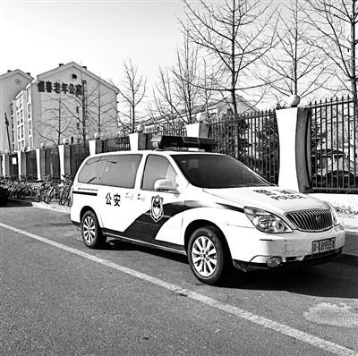 警車輪胎被盜？警方發(fā)消息辟謠：實(shí)為更換輪胎