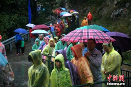 資料圖：游客外出游玩。<a target='_blank' href='http://www.chinanews.com/'>中新社</a>記者 王中舉 攝