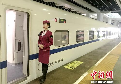 京廣動臥車隊21組列車長趙欣彤。受訪者供圖