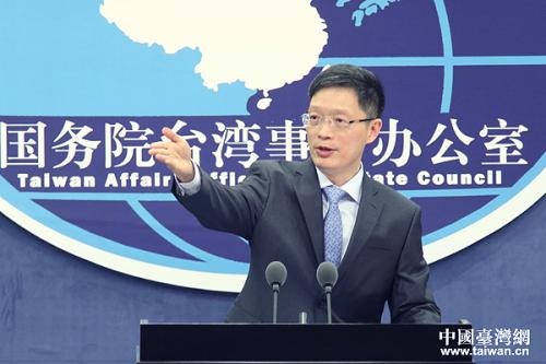 國(guó)務(wù)院臺(tái)辦新聞發(fā)言人安峰山昨日在新聞發(fā)布會(huì)上公布《關(guān)于促進(jìn)兩岸經(jīng)濟(jì)文化交流合作的若干措施》發(fā)布實(shí)施。(中國(guó)臺(tái)灣網(wǎng) 尹賽楠 攝)