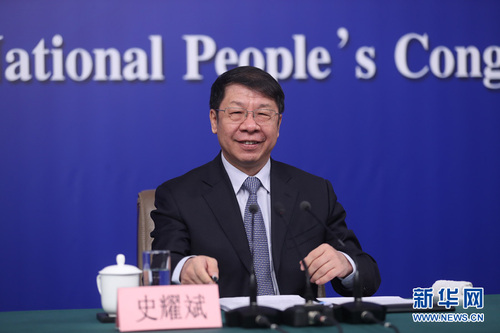 十三屆全國人大一次會議新聞中心于3月7日上午在梅地亞中心多功能廳舉行記者會，邀請財(cái)政部部長肖捷，副部長史耀斌、胡靜林就“財(cái)稅改革和財(cái)政工作”相關(guān)問題回答中外記者提問。圖為財(cái)政部副部長史耀斌。新華網(wǎng) 中國政府網(wǎng) 翟子赫 攝
