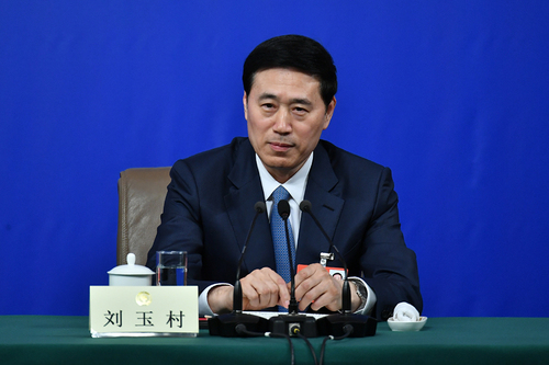 全國政協(xié)委員、北京大學黨委副書記、醫(yī)學部黨委書記劉玉村。人民網(wǎng)記者 攝