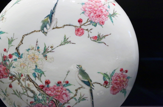 雍正粉彩花鳥抱月瓶，大維德基金會(huì)藏