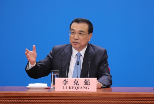 （1）李克強(qiáng)總理會(huì)見(jiàn)采訪兩會(huì)的中外記者并回答提問(wèn)