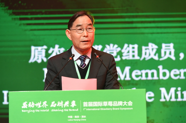 十二屆全國政協(xié)委員、原農(nóng)業(yè)部黨組成員、中國優(yōu)質(zhì)農(nóng)產(chǎn)品開發(fā)服務(wù)協(xié)會會長朱保成發(fā)言