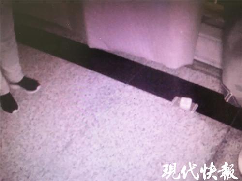 熊孩子因游戲偷買(mǎi)手機(jī)謊稱(chēng)撿的 警察上門(mén)戲演砸
