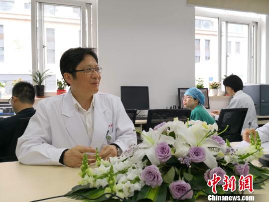 中華醫(yī)學(xué)會(huì)心血管病分會(huì)全國(guó)委員、同濟(jì)大學(xué)附屬同濟(jì)醫(yī)院心內(nèi)科主任劉學(xué)波教授接受采訪?！￡愳o 攝