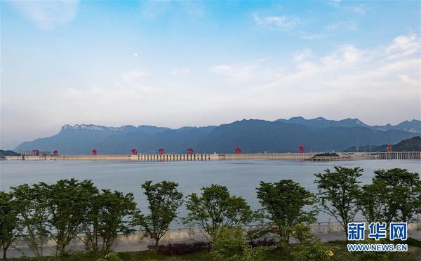 4月27日拍攝的宜昌三峽大壩。長江是中華民族的母親河。