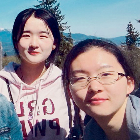 顧嘉瑤（右）、顧嘉玥雙雙獲麥基爾大學(xué)錄取。（加拿大《星島日報》/受訪者供圖）