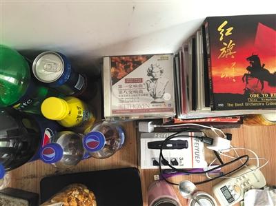 舟舟的CD已經(jīng)很久不聽了。
