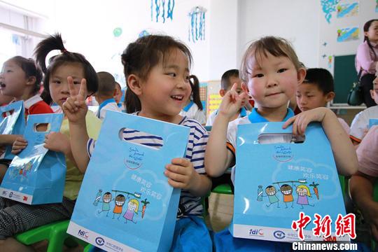 孩子們從樂趣中了解口腔健康的重要性，學(xué)習(xí)到了口腔保健知識?！±钆迳?攝