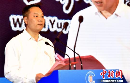 圖為：余姚市委書記奚明發(fā)言?！『问Y勇 攝