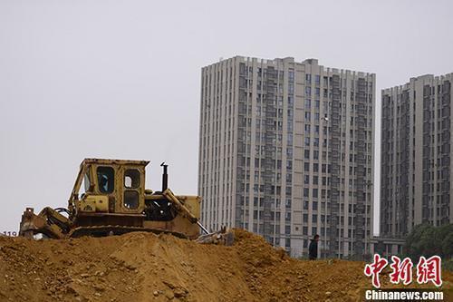 資料圖：湖南長沙一樓盤土地上，推土機正在作業(yè)。 <a target='_blank' href='http://www.chinanews.com/'>中新社</a>記者 楊華峰 攝