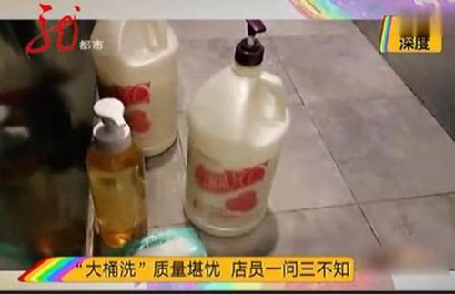 理發(fā)師為啥總戴手套給你洗頭？問題竟出在洗發(fā)水上
